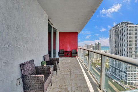 Condominio en venta en Hallandale Beach, Florida, 3 dormitorios, 161.37 m2 № 2180458 - foto 3
