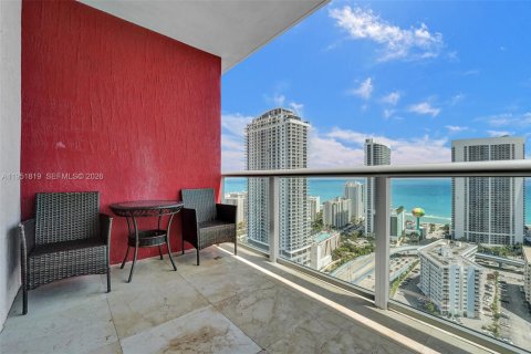 Condominio en venta en Hallandale Beach, Florida, 3 dormitorios, 161.37 m2 № 2180458 - foto 4