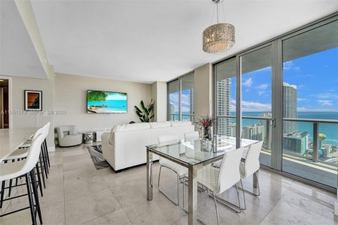 Condominio en venta en Hallandale Beach, Florida, 3 dormitorios, 161.37 m2 № 2180458 - foto 6