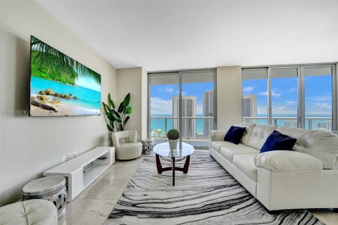 Condominio en venta en Hallandale Beach, Florida, 3 dormitorios, 161.37 m2 № 2180458 - foto 11
