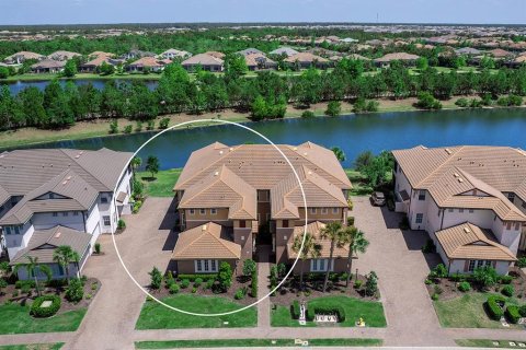 Condominio en venta en Lakewood Ranch, Florida, 3 dormitorios, 220.74 m2 № 1650487 - foto 1