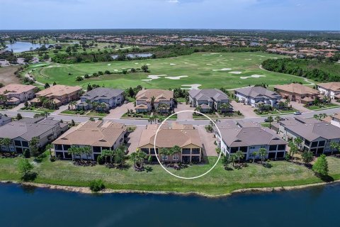 Condominio en venta en Lakewood Ranch, Florida, 3 dormitorios, 220.74 m2 № 1650487 - foto 2