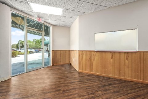 Commercial property in St. Lucie, Florida № 2245638 - photo 8
