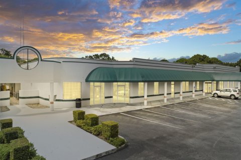 Commercial property in St. Lucie, Florida № 2245638
