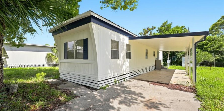Apartment in Port Richey, Florida 2 bedrooms, 62.43 sq.m. № 2198486
