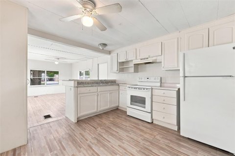Apartment in Port Richey, Florida 2 bedrooms, 62.43 sq.m. № 2198486 - photo 5