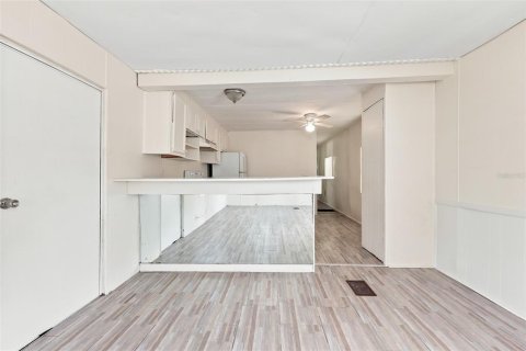 Apartment in Port Richey, Florida 2 bedrooms, 62.43 sq.m. № 2198486 - photo 9