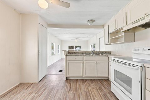 Apartment in Port Richey, Florida 2 bedrooms, 62.43 sq.m. № 2198486 - photo 6
