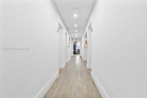 Commercial property in Miami Beach, Florida № 1965386 - photo 4