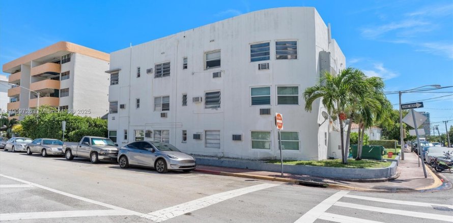 Commercial property in Miami Beach, Florida № 1965386