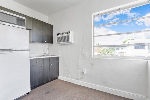 Commercial property in Miami Beach, Florida № 1965386 - photo 17