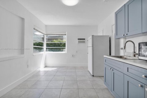 Commercial property in Miami Beach, Florida № 1965386 - photo 25