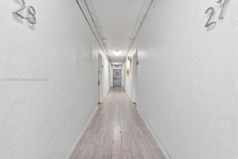 Commercial property in Miami Beach, Florida № 1965386 - photo 14