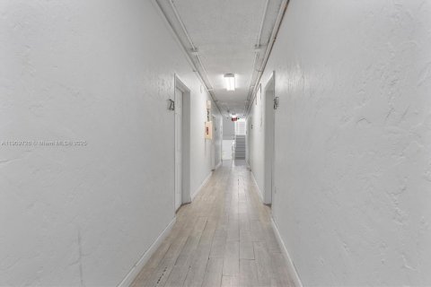 Commercial property in Miami Beach, Florida № 1965386 - photo 13