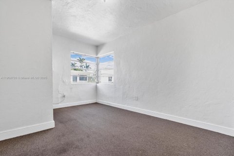 Commercial property in Miami Beach, Florida № 1965386 - photo 16