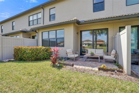 Townhouse in Lake Worth, Florida 3 bedrooms, 176.05 sq.m. № 2057381 - photo 30