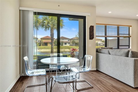 Townhouse in Lake Worth, Florida 3 bedrooms, 176.05 sq.m. № 2057381 - photo 5