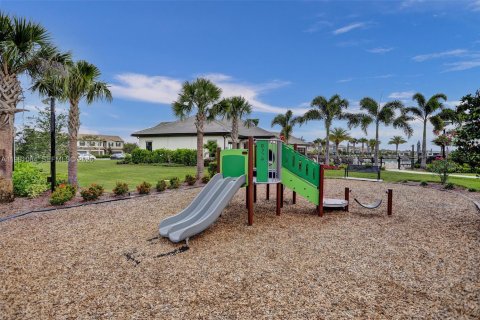 Townhouse in Lake Worth, Florida 3 bedrooms, 176.05 sq.m. № 2057381 - photo 21