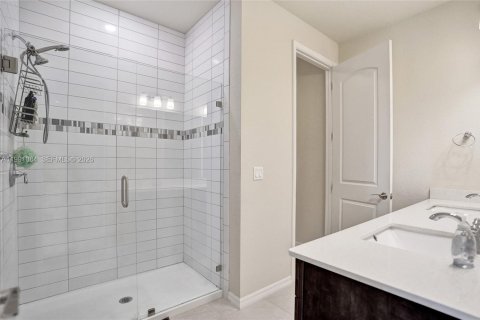 Townhouse in Lake Worth, Florida 3 bedrooms, 176.05 sq.m. № 2057381 - photo 15