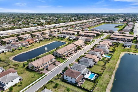 Townhouse in Lake Worth, Florida 3 bedrooms, 176.05 sq.m. № 2057381 - photo 29