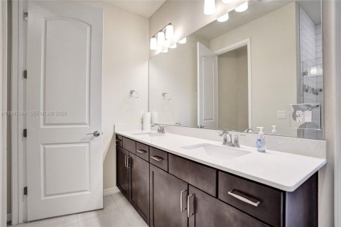 Townhouse in Lake Worth, Florida 3 bedrooms, 176.05 sq.m. № 2057381 - photo 16