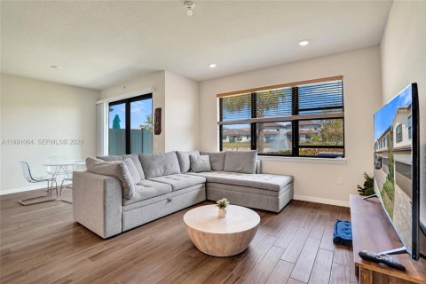 Townhouse in Lake Worth, Florida 3 bedrooms, 176.05 sq.m. № 2057381 - photo 8