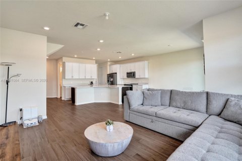 Townhouse in Lake Worth, Florida 3 bedrooms, 176.05 sq.m. № 2057381 - photo 11