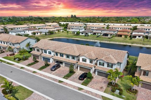 Townhouse in Lake Worth, Florida 3 bedrooms, 176.05 sq.m. № 2057381 - photo 27