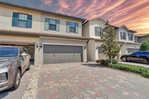 Townhouse in Lake Worth, Florida 3 bedrooms, 176.05 sq.m. № 2057381