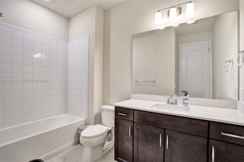 Townhouse in Lake Worth, Florida 3 bedrooms, 176.05 sq.m. № 2057381 - photo 19