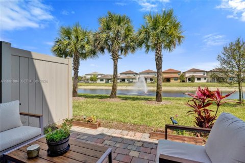 Townhouse in Lake Worth, Florida 3 bedrooms, 176.05 sq.m. № 2057381 - photo 22