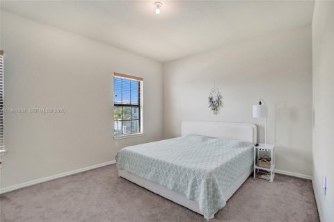 Townhouse in Lake Worth, Florida 3 bedrooms, 176.05 sq.m. № 2057381 - photo 13