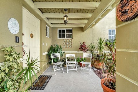 Casa en venta en Miami, Florida, 4 dormitorios, 220.83 m2 № 1934159 - foto 14
