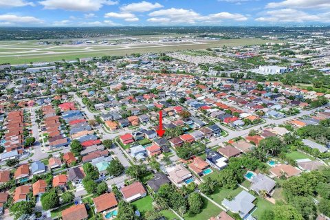 Casa en venta en Miami, Florida, 4 dormitorios, 220.83 m2 № 1934159 - foto 7