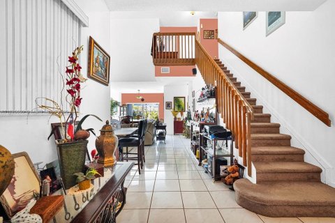 Casa en venta en Miami, Florida, 4 dormitorios, 220.83 m2 № 1934159 - foto 17