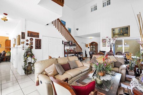 Casa en venta en Miami, Florida, 4 dormitorios, 220.83 m2 № 1934159 - foto 22