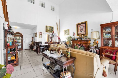 Casa en venta en Miami, Florida, 4 dormitorios, 220.83 m2 № 1934159 - foto 20