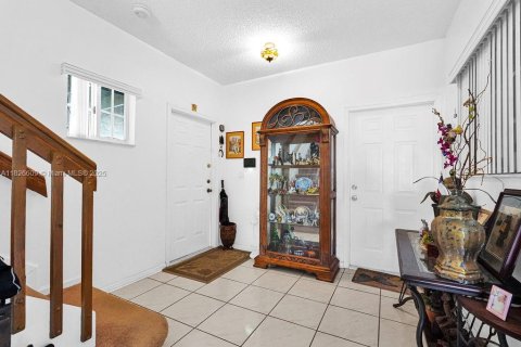 Casa en venta en Miami, Florida, 4 dormitorios, 220.83 m2 № 1934159 - foto 15