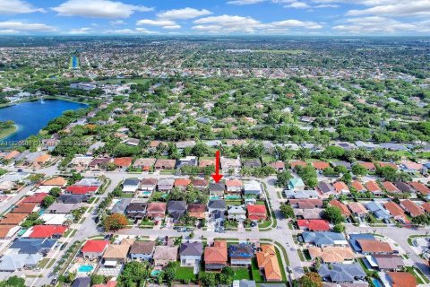 Casa en venta en Miami, Florida, 4 dormitorios, 220.83 m2 № 1934159 - foto 10