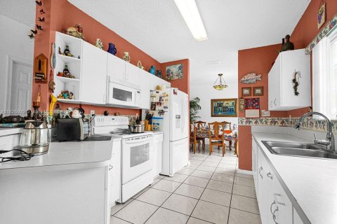 Casa en venta en Miami, Florida, 4 dormitorios, 220.83 m2 № 1934159 - foto 26