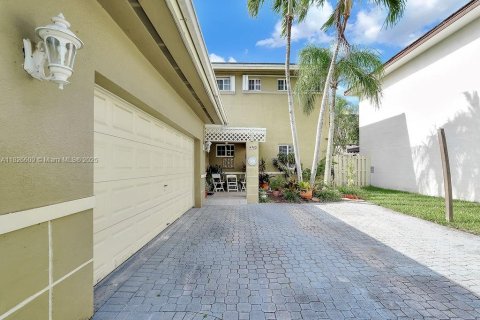 Casa en venta en Miami, Florida, 4 dormitorios, 220.83 m2 № 1934159 - foto 13