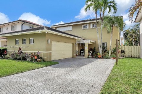 Casa en venta en Miami, Florida, 4 dormitorios, 220.83 m2 № 1934159 - foto 12