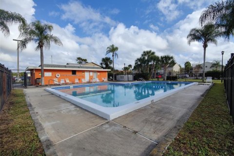 Condo in Orlando, Florida, 2 bedrooms  № 1833384 - photo 26
