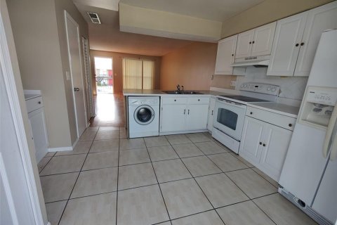 Condo in Orlando, Florida, 2 bedrooms  № 1833384 - photo 3
