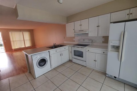 Condo in Orlando, Florida, 2 bedrooms  № 1833384 - photo 4