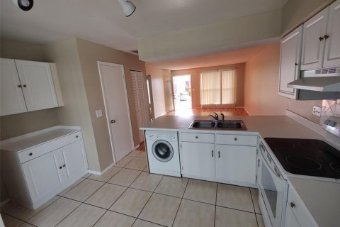 Condo in Orlando, Florida, 2 bedrooms  № 1833384 - photo 5
