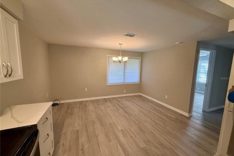 Villa ou maison à louer à Dover, Floride: 4 chambres, 179.86 m2 № 2116201 - photo 6
