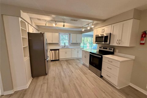 Villa ou maison à louer à Dover, Floride: 4 chambres, 179.86 m2 № 2116201 - photo 5