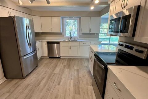 Villa ou maison à louer à Dover, Floride: 4 chambres, 179.86 m2 № 2116201 - photo 8