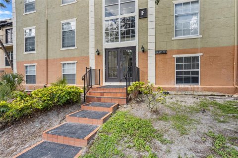 Condo in Orlando, Florida, 2 bedrooms  № 1800205 - photo 2